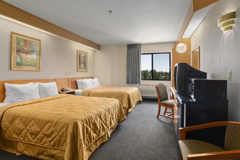Super 8 By Wyndham שואו לואו מראה חיצוני תמונה