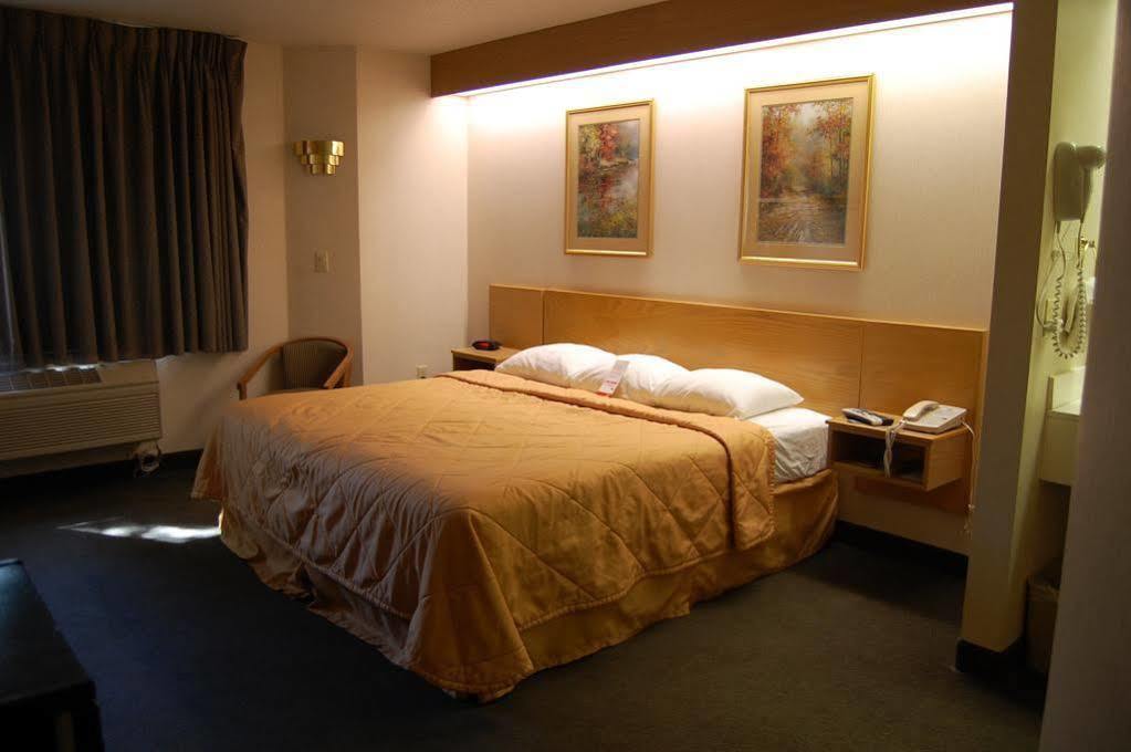 Super 8 By Wyndham שואו לואו מראה חיצוני תמונה
